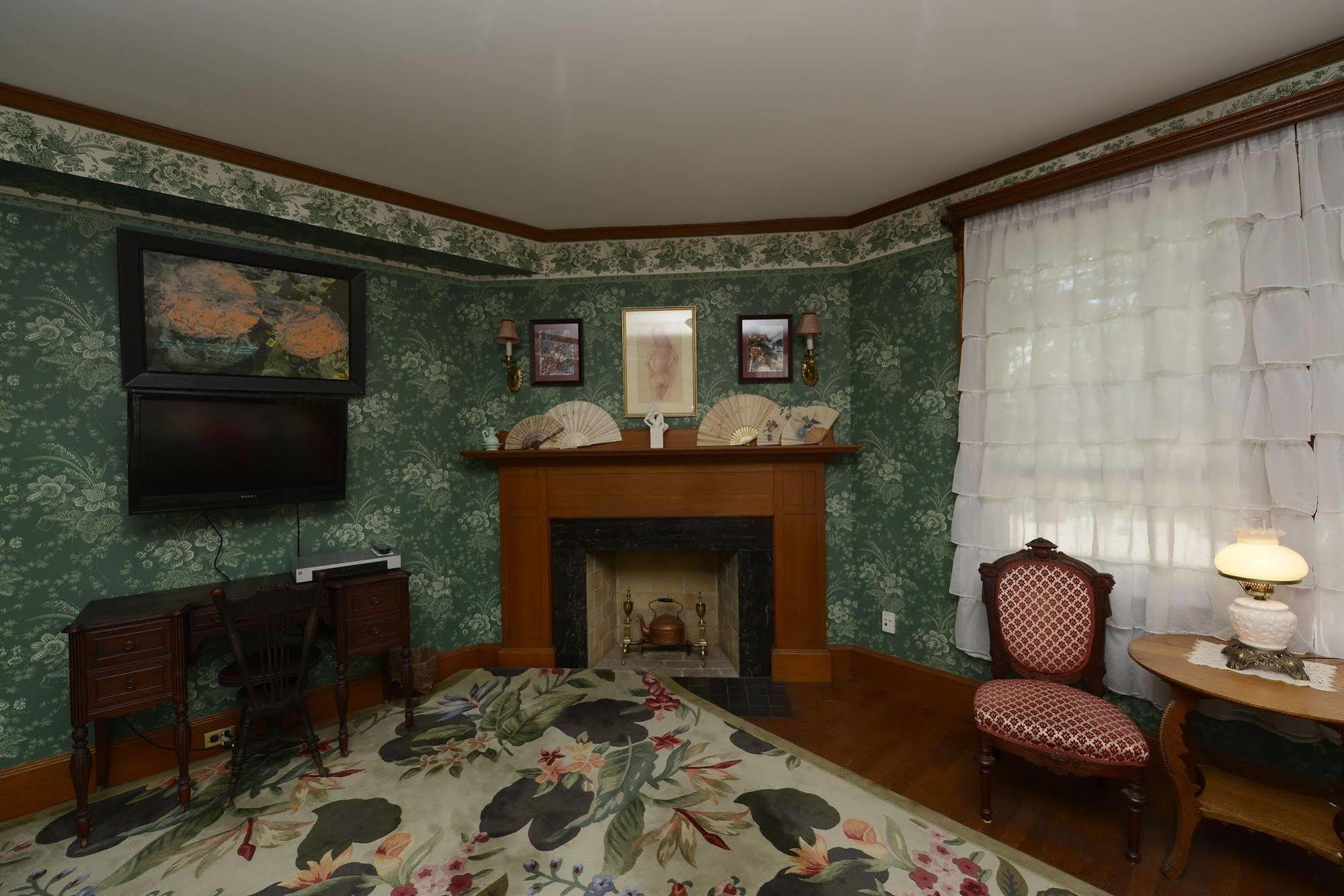 Munroe Inn Boutique Hotel Auburn Bagian luar foto